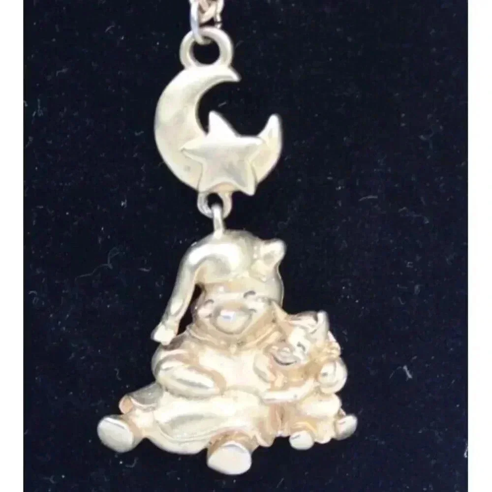 Vintage Disney Pendant Necklace Winnie the Pooh GOLD TONE Nighttime Sleeping PJs